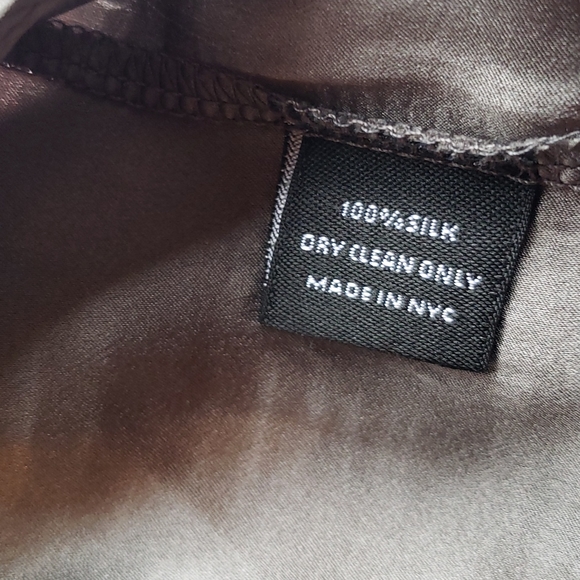 Alice & Trixie gray silk drapey blouse v neck. Small - Picture 5 of 5